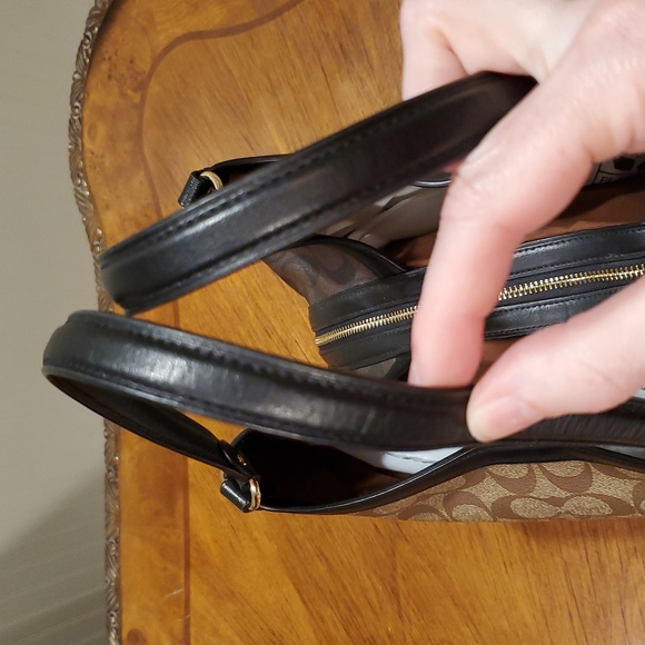 Like NEW Coach Signature Kristy Bag - Picture 6 of 12